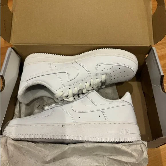 New In Box Nike Air Force 1 '07 - Size M8, W9.5 - Picture 1 of 9
